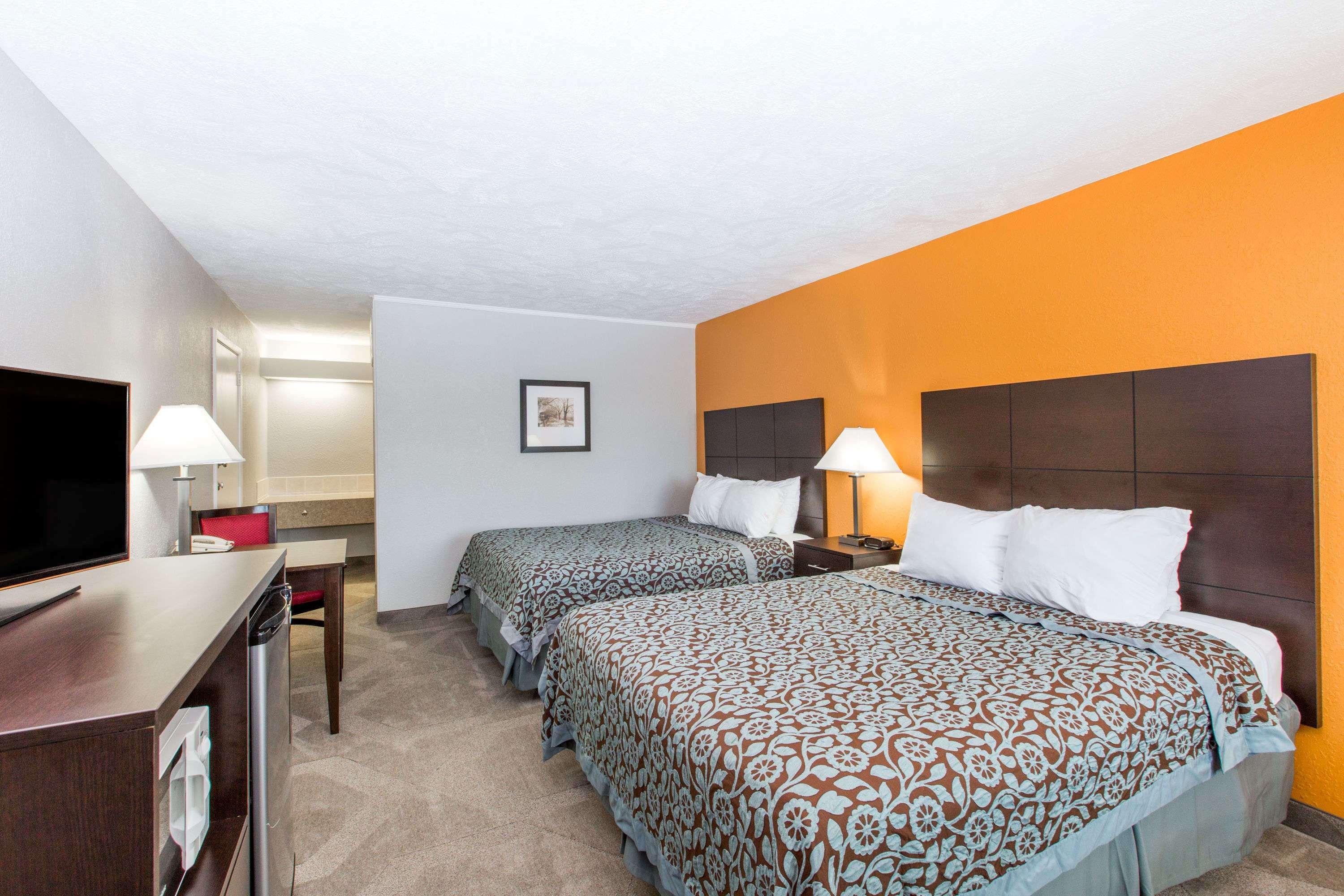 Days Inn By Wyndham Hays Exterior foto