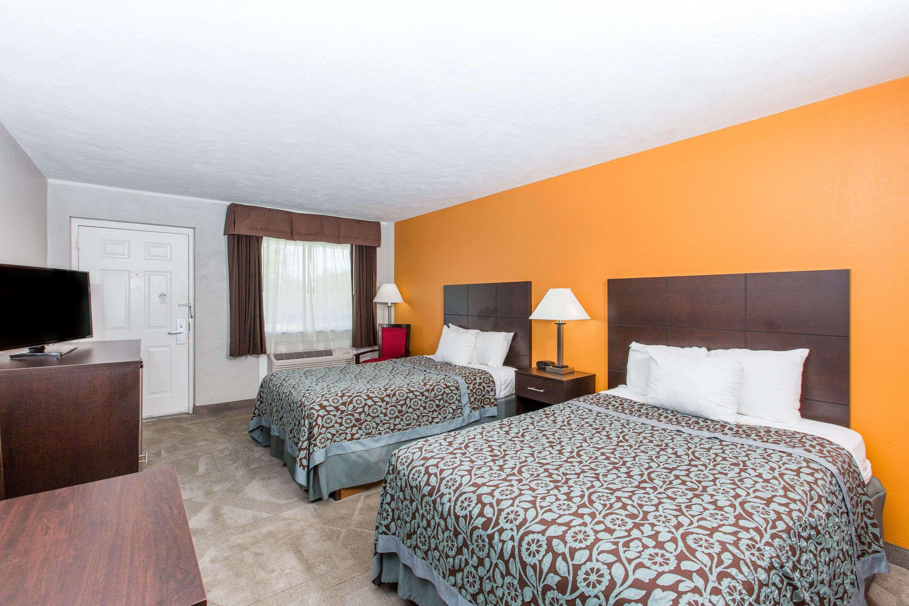 Days Inn By Wyndham Hays Exterior foto