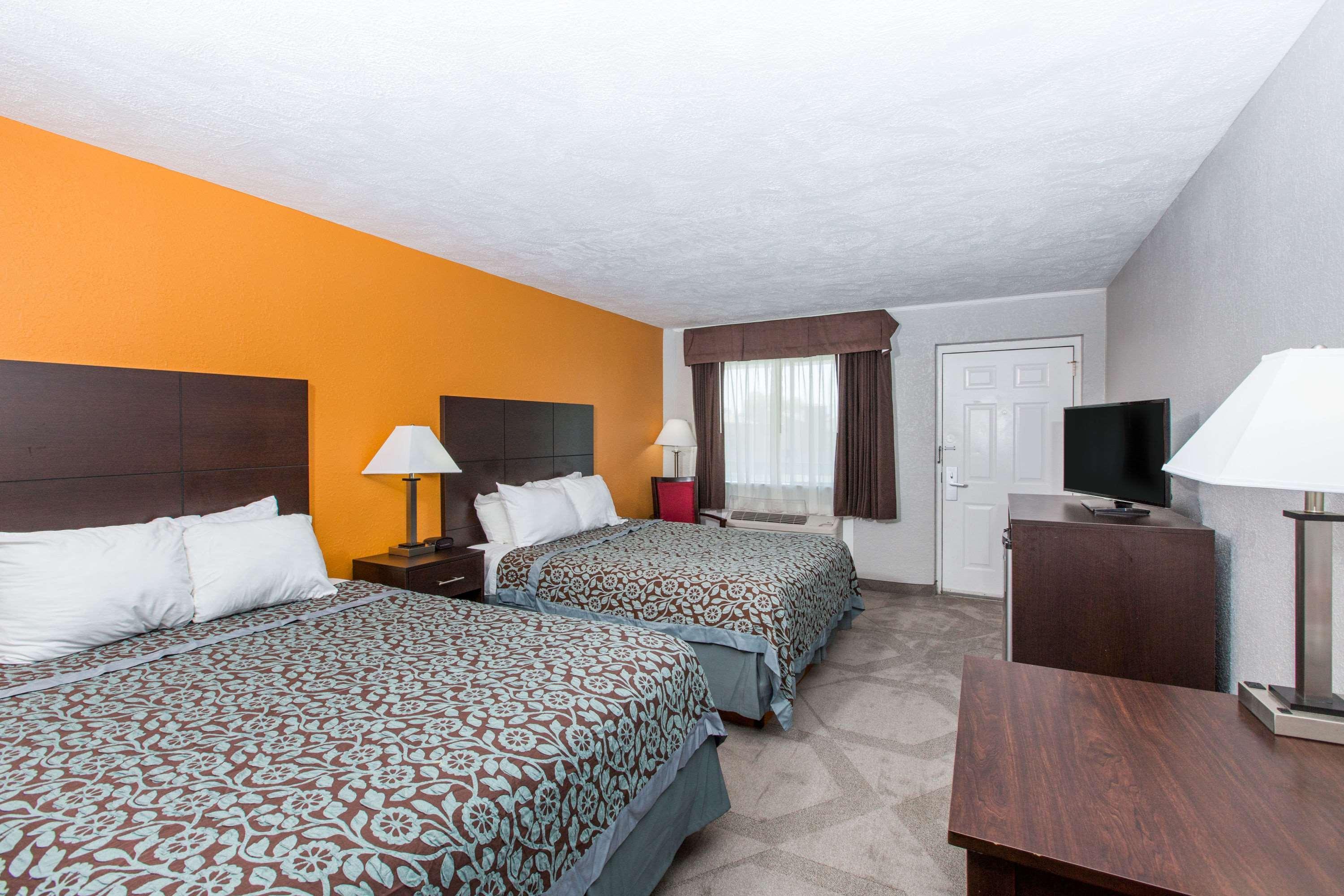Days Inn By Wyndham Hays Exterior foto
