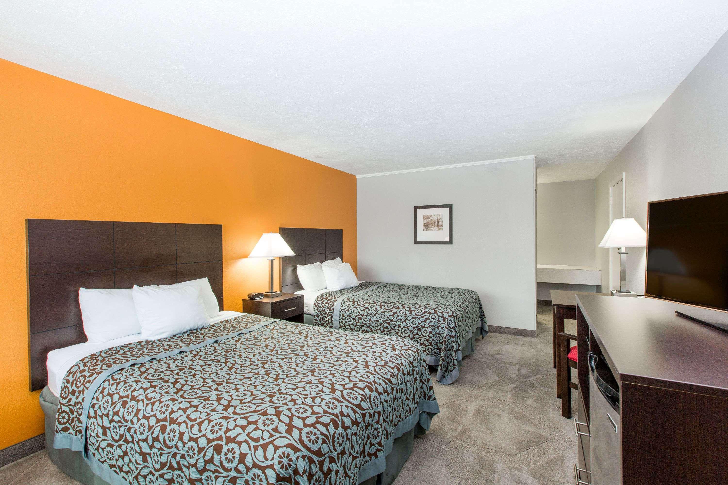 Days Inn By Wyndham Hays Exterior foto