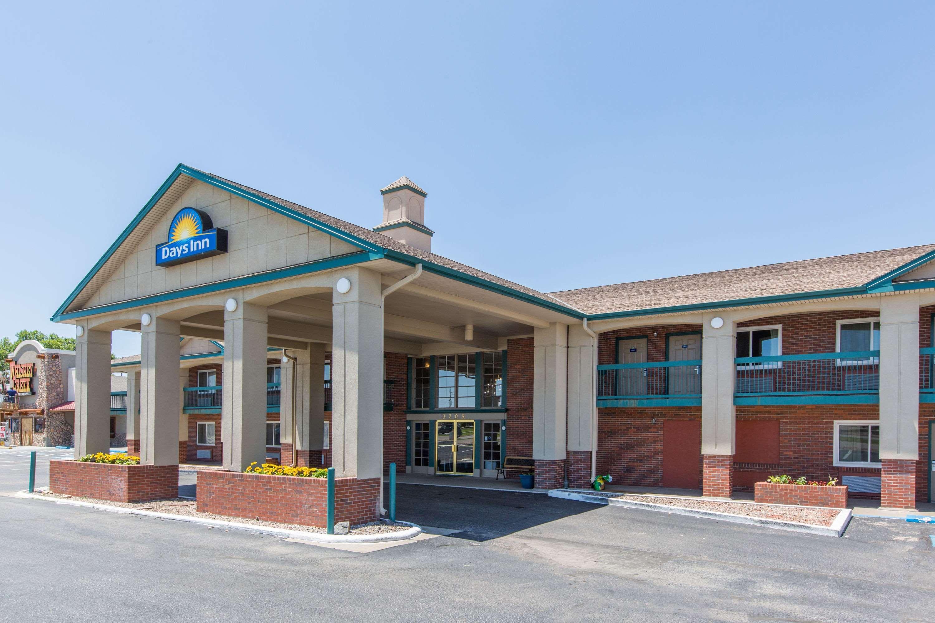 Days Inn By Wyndham Hays Exterior foto