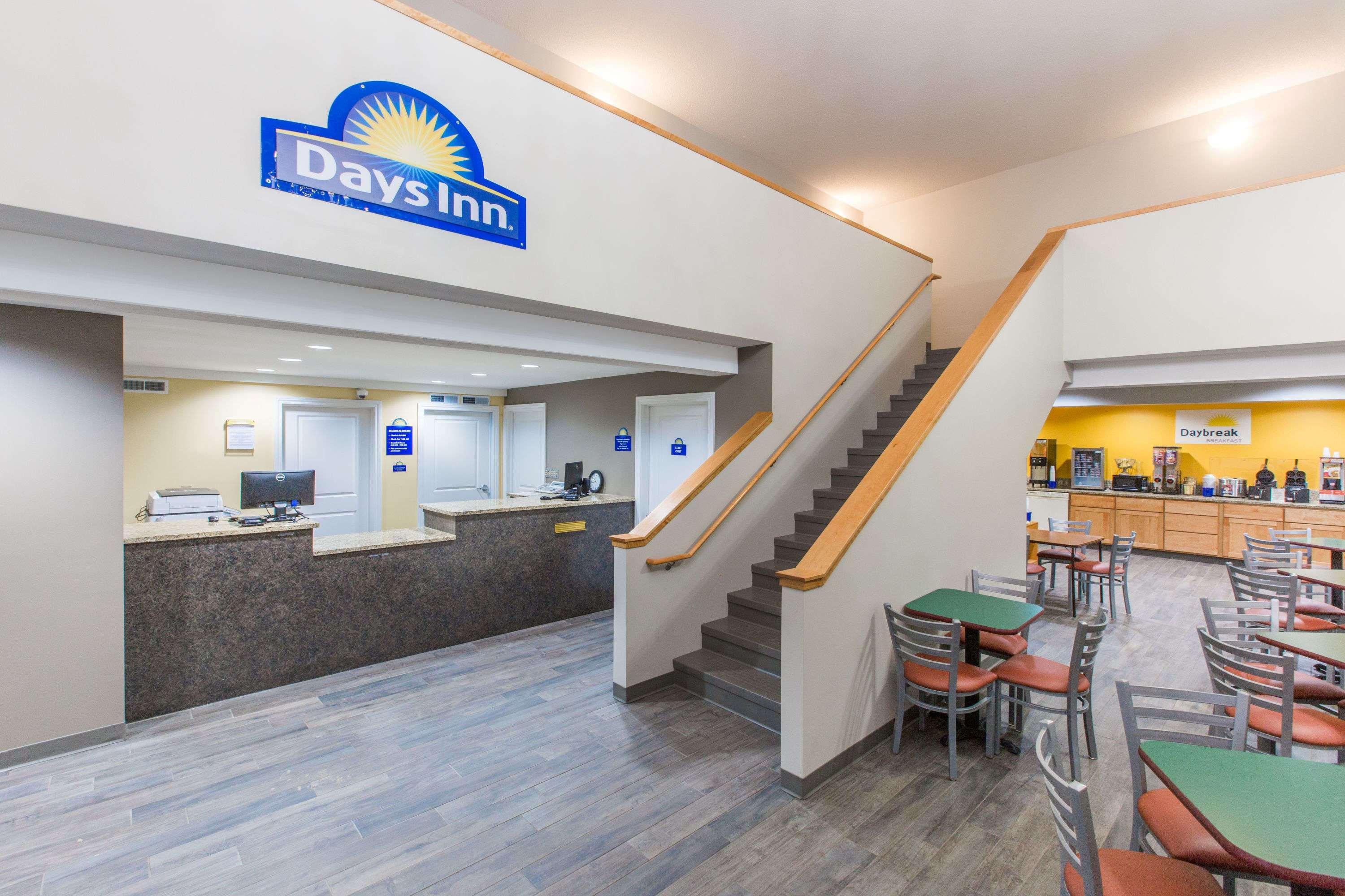 Days Inn By Wyndham Hays Exterior foto