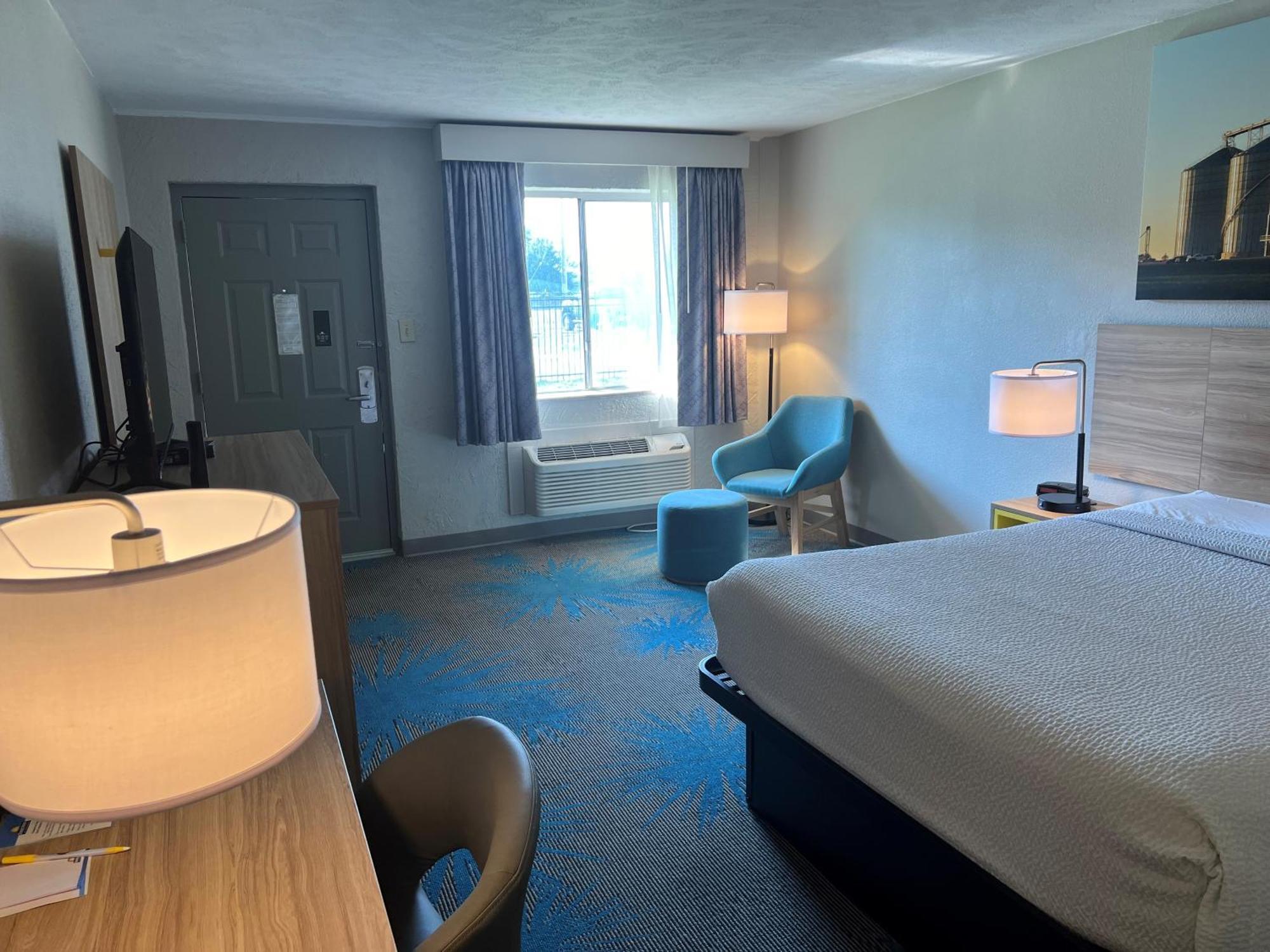 Days Inn By Wyndham Hays Exterior foto