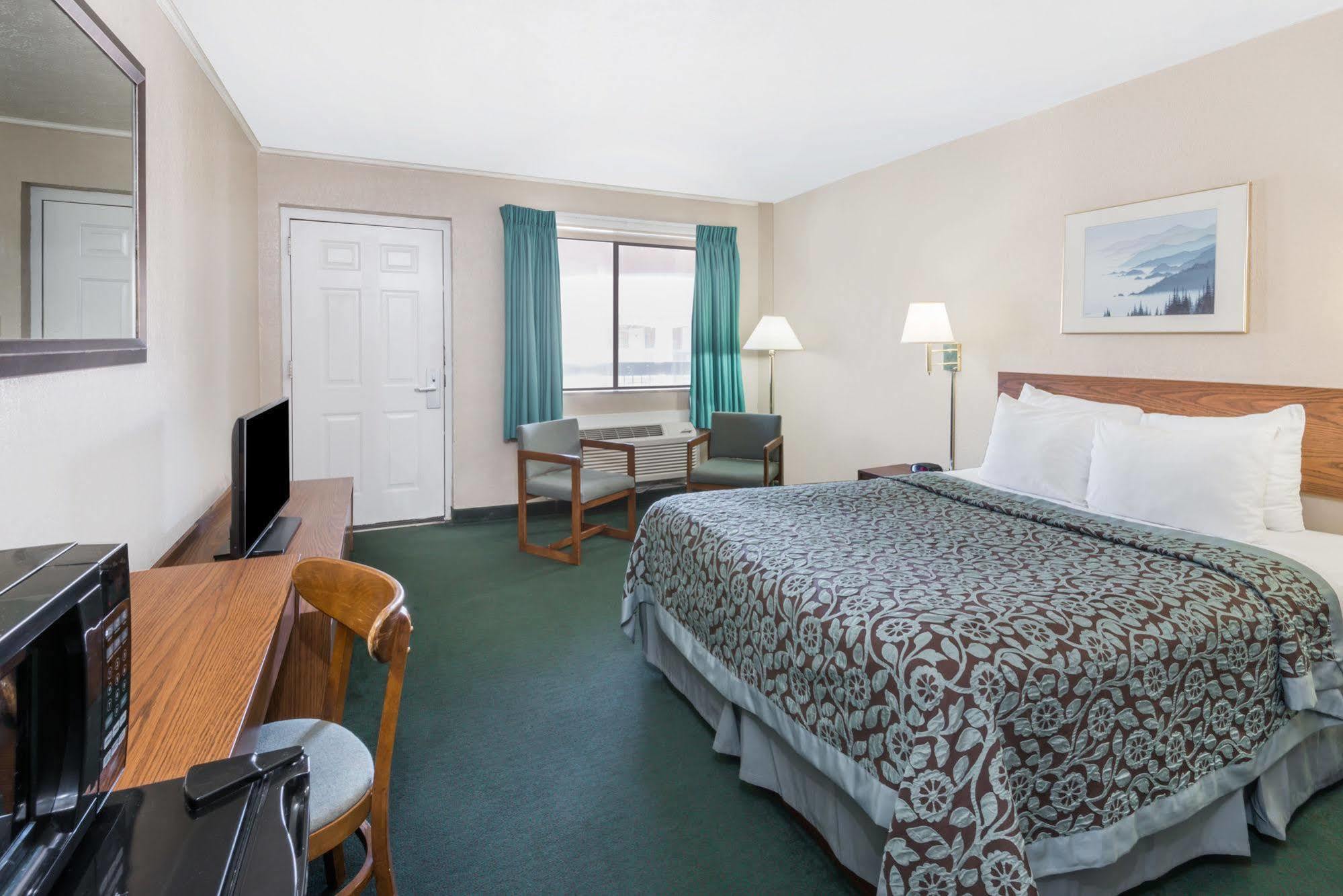 Days Inn By Wyndham Hays Exterior foto