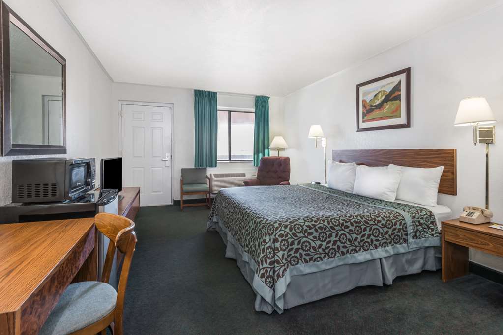 Days Inn By Wyndham Hays Habitación foto