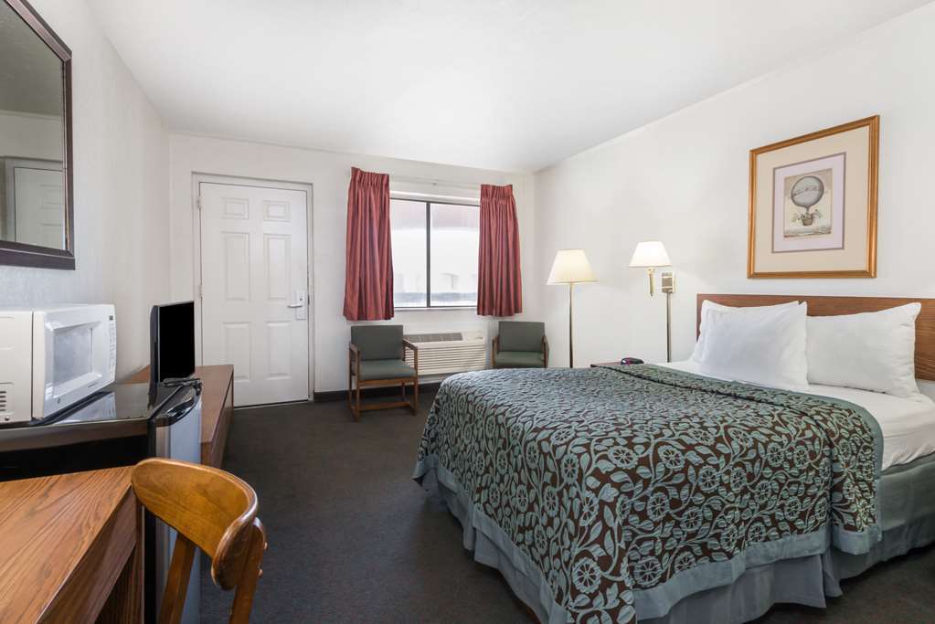 Days Inn By Wyndham Hays Habitación foto